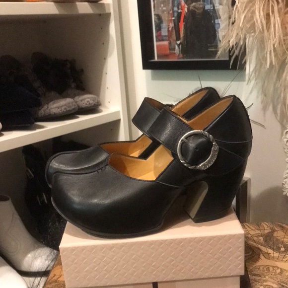 John Fluevog Shoes - Flievog 7.5 black platform shoes
